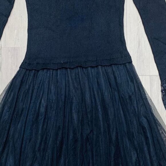 Short Flared Dress with Long Sleeves and Waist Cinching - Picture 4 of 6